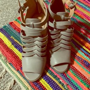Woven sandals with wooden block heel